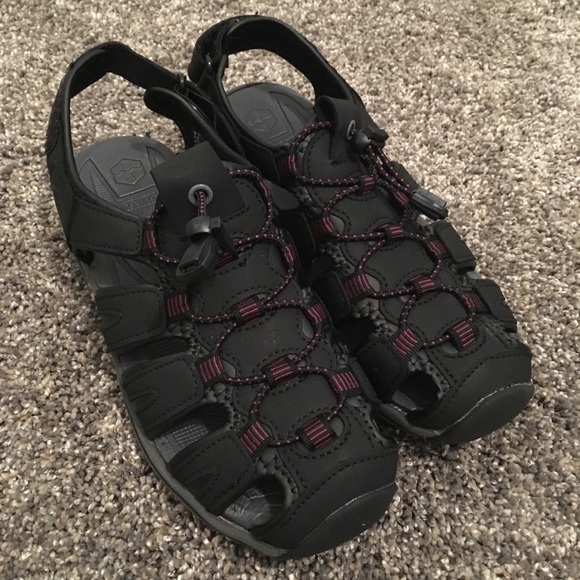 Khombu Shoes - Water friendly outdoor sandals